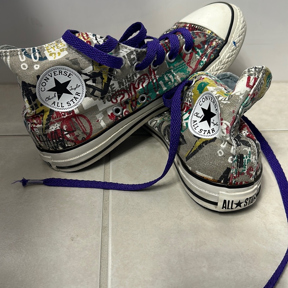 Size 3Y Graffiti Print Converse (Chuck Taylor)